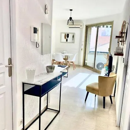 Lejlighed Le Spacieux Avec Loggia *