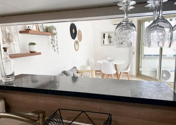 아파트 Le Spacieux Avec Loggia Saint-Raphaël